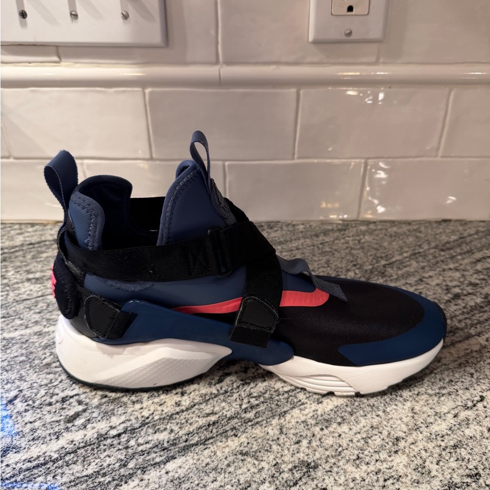Women’s Nike Air Huarache City Utility Size 10.5 - Picture 6 of 10